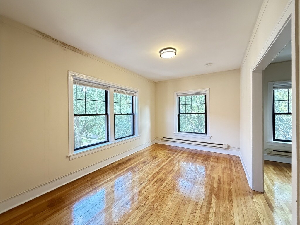 Building Photo - 805 Dempster St