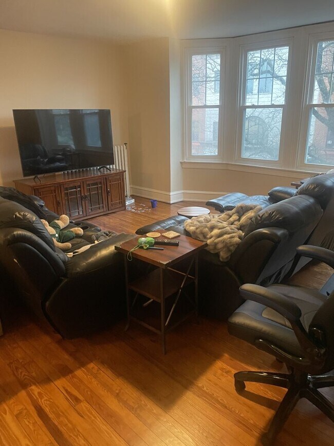 Building Photo - 127 E State St