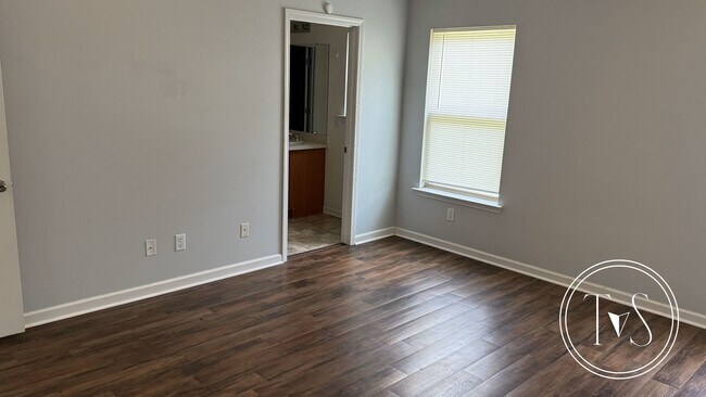 Building Photo - RATE DROP ALERT! (was $3000/month)!