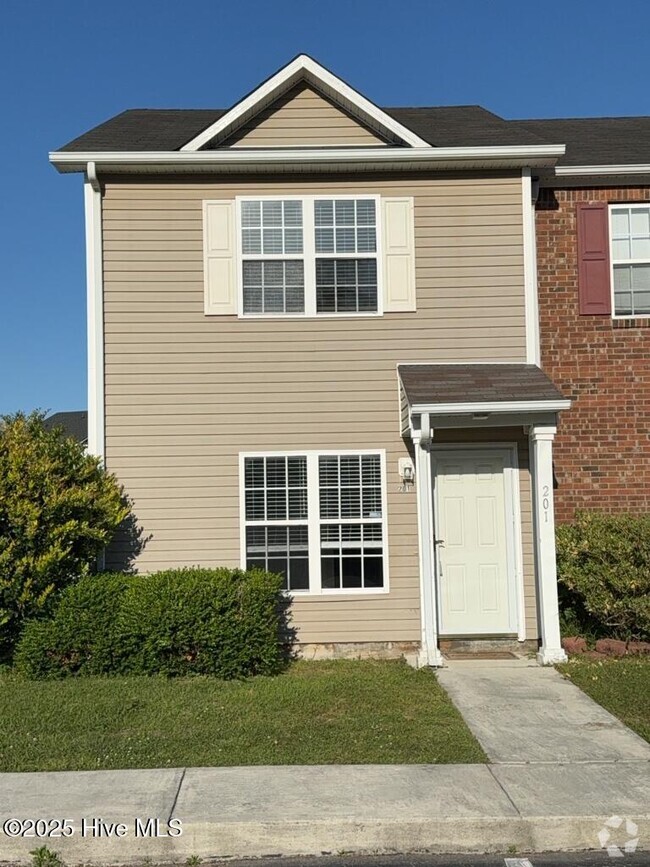 Building Photo - 201 Pinegrove Ct