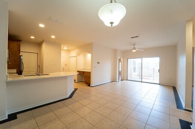 Building Photo - 3/2 Apartment with Garage