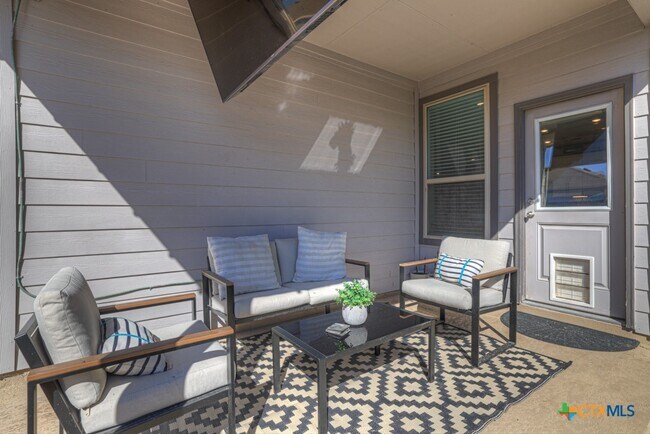 Building Photo - 816 Windflower