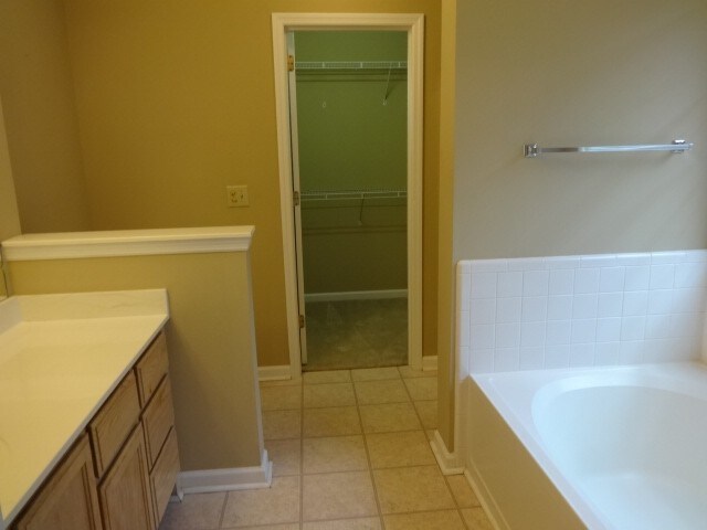 Building Photo - 2400 Brookstone Pl