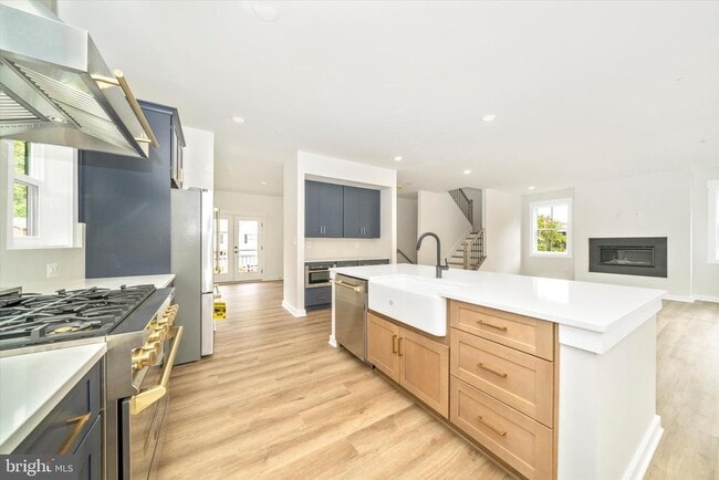 Building Photo - 801 Cedar Ave