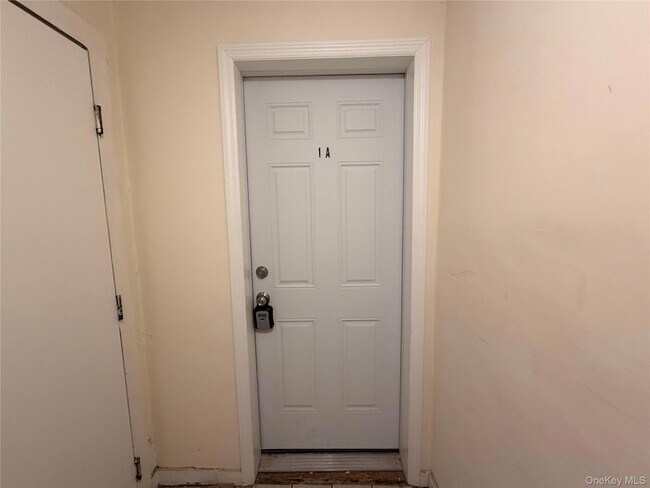 Building Photo - 42 E Main St