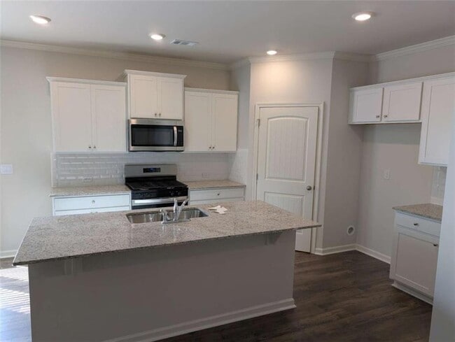 Building Photo - 2465 Poppy Ct