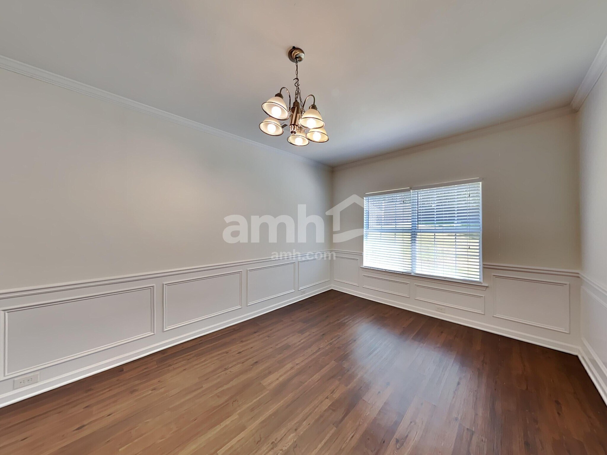 Building Photo - 412 Farmwood Way