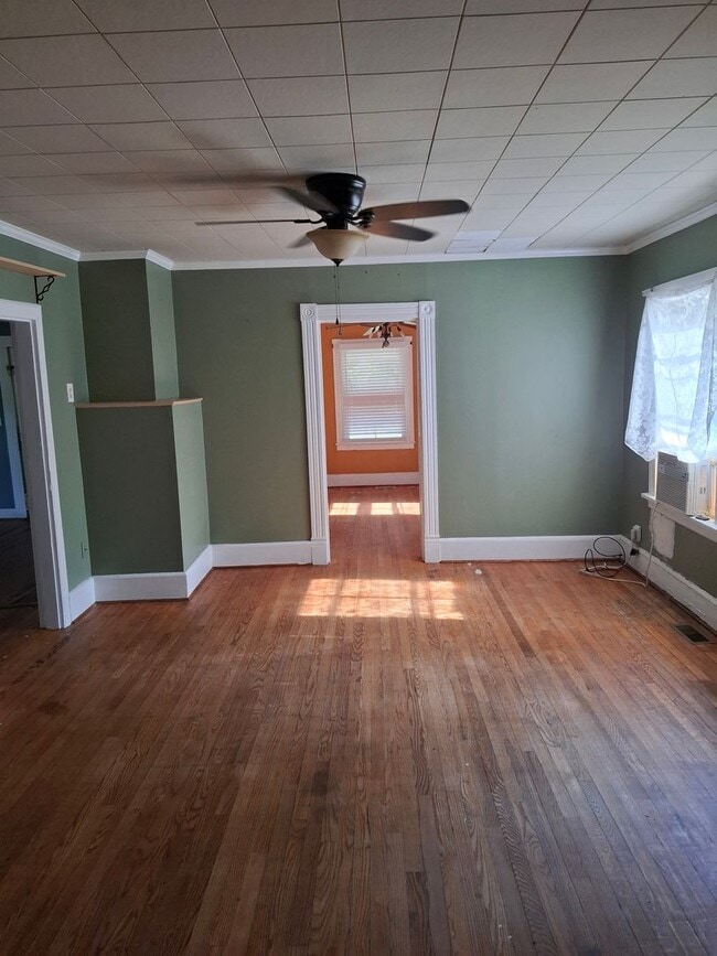Building Photo - Unbelievable Updated Farmhouse in Lanexa!
