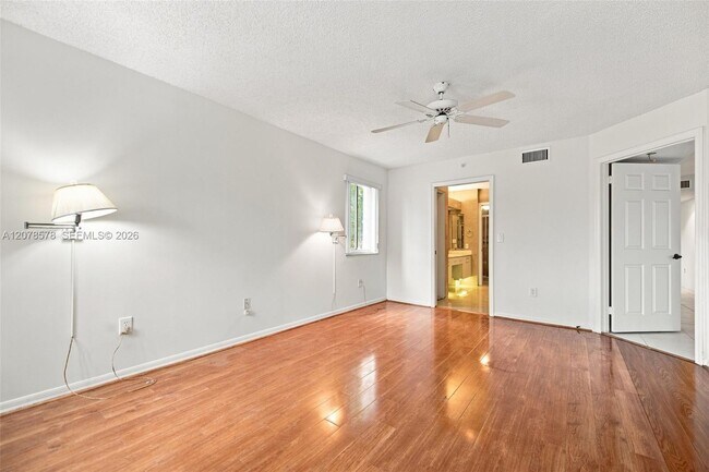 Building Photo - 7647 Granville Dr