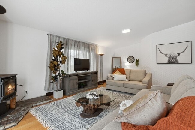 Building Photo - Beautiful Air Home Whitefish