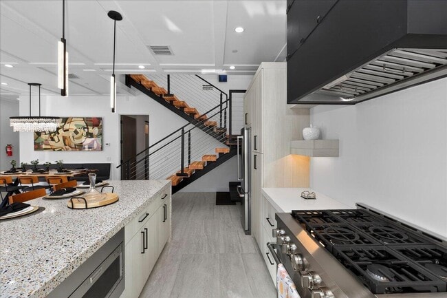 Building Photo - 51120 Avenida Navarro