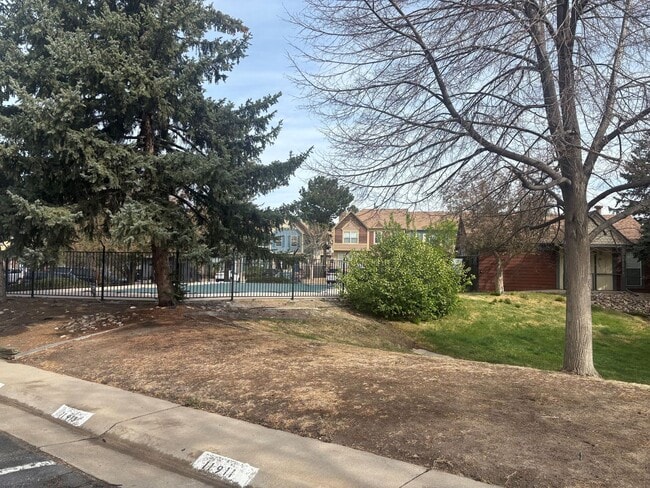 Building Photo - **Newly Upgraded Townhome**