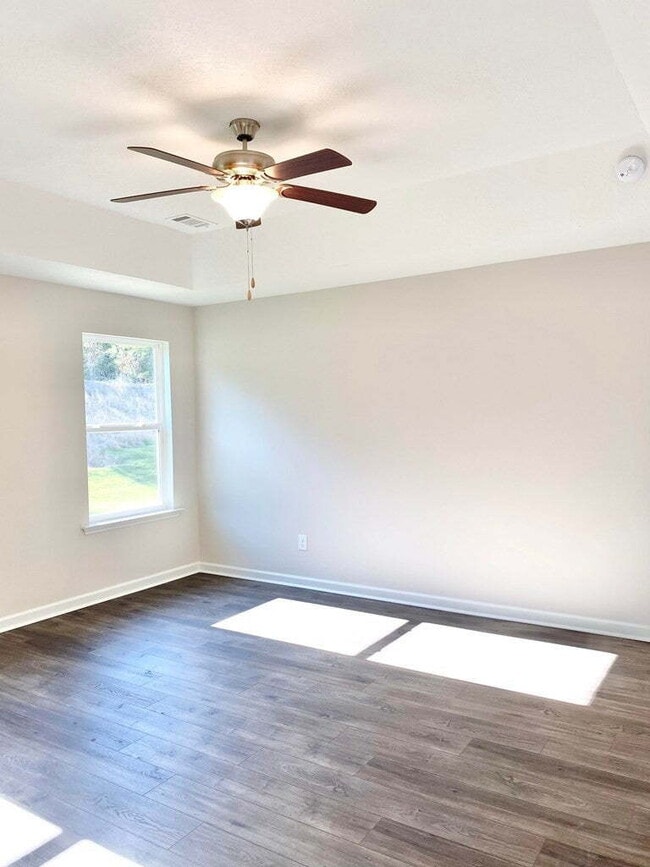 Building Photo - Summerton Village Rental!