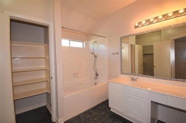 Building Photo - 15618 Lost Maples Dr