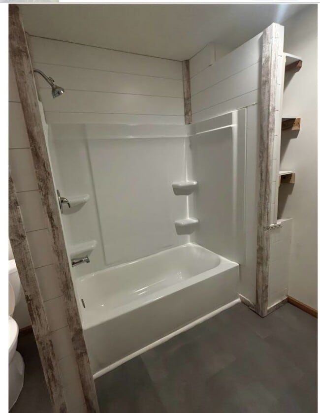 Building Photo - Great Location