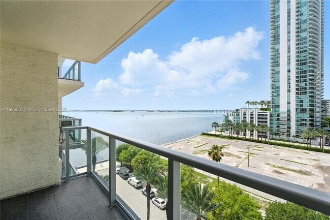 Building Photo - 1155 Brickell Bay Dr