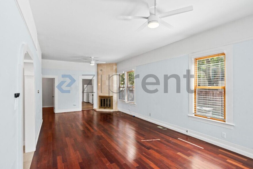 Building Photo - Unit 1