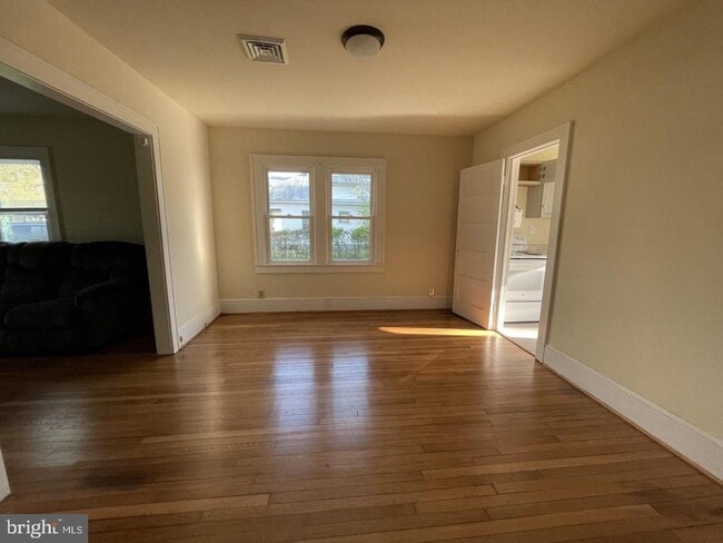Building Photo - 6013 Rosedale Dr