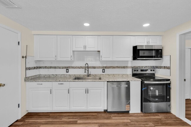 Building Photo - 4233 Mesa Dr