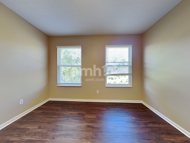 Building Photo - 127 Strawberry Fields Dr