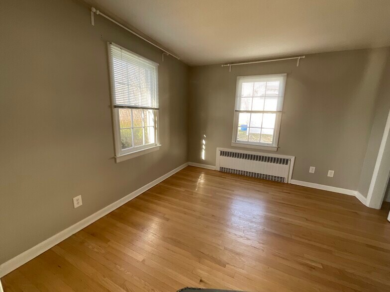 Building Photo - 9 Edwards Rd