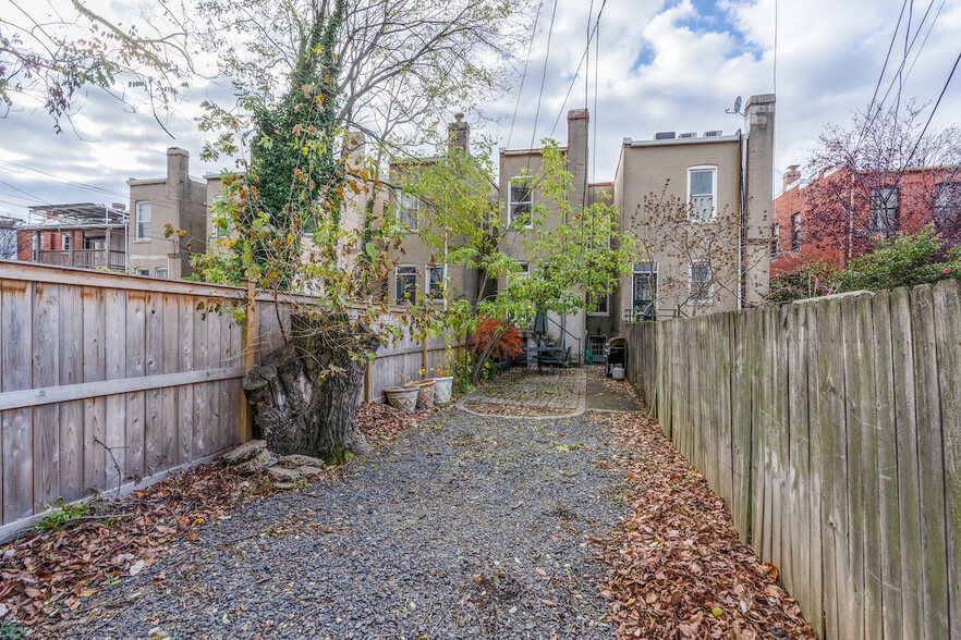 backyard area - 724 13th St SE