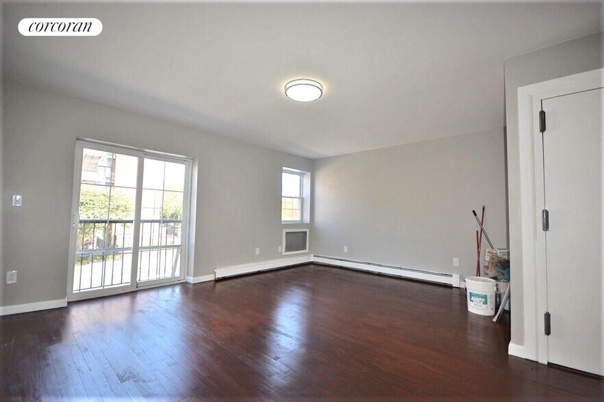 Building Photo - 98 Troy Ave