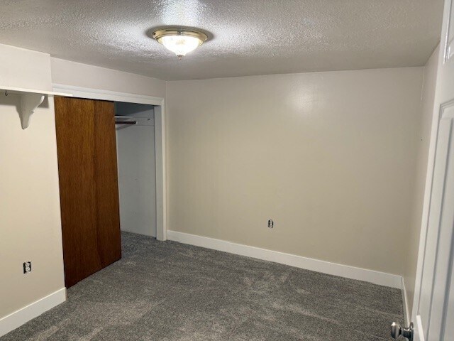 Building Photo - 498 Fern Dr