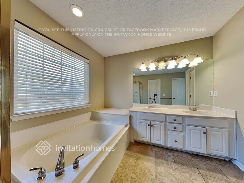 Building Photo - 8932 Coppermine Ln