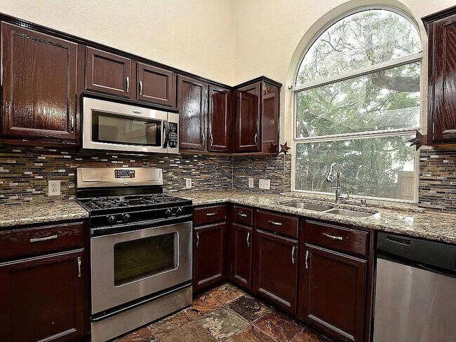 Building Photo - 1207 Chinquapin Ct