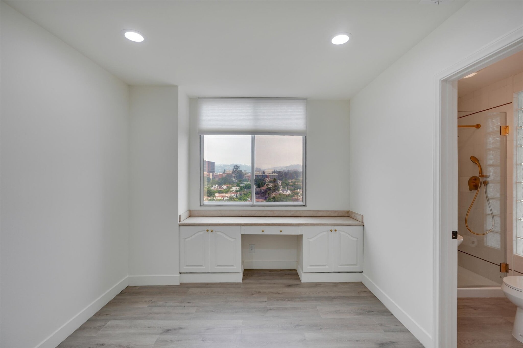 Building Photo - 10747 Wilshire Blvd