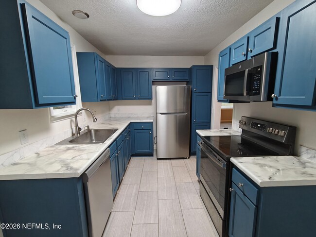 Building Photo - 1447 Lawrence Pl