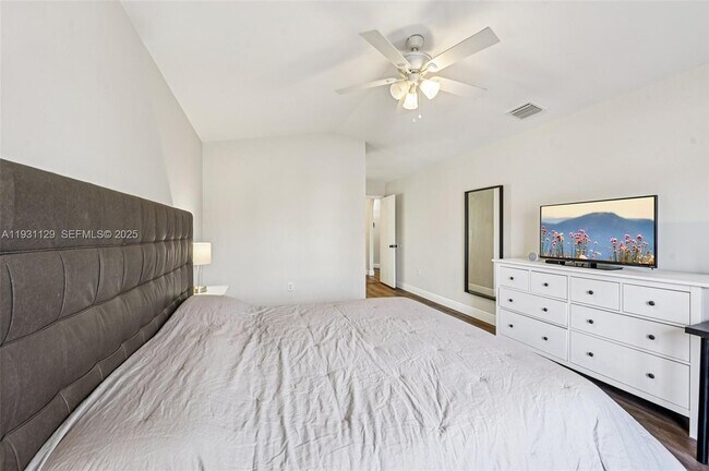 Building Photo - 1356 NW 192nd Ave