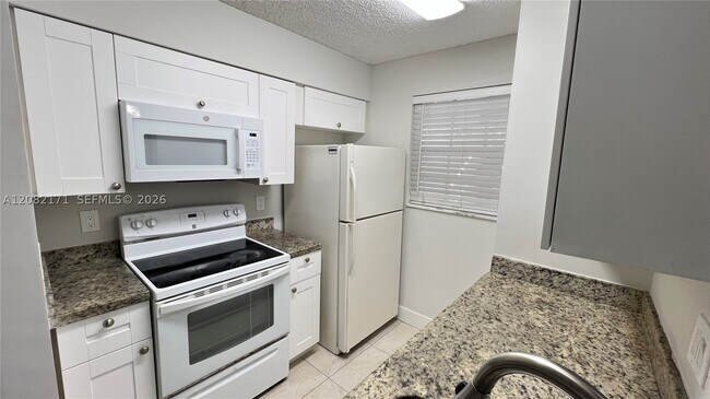 Building Photo - 2890 N Oakland Forest Dr