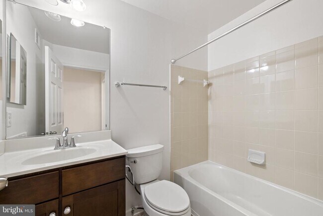 Building Photo - 25245 Laureldale Terrace