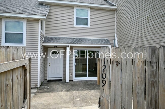 Building Photo - 1209 Quail Lake Blvd
