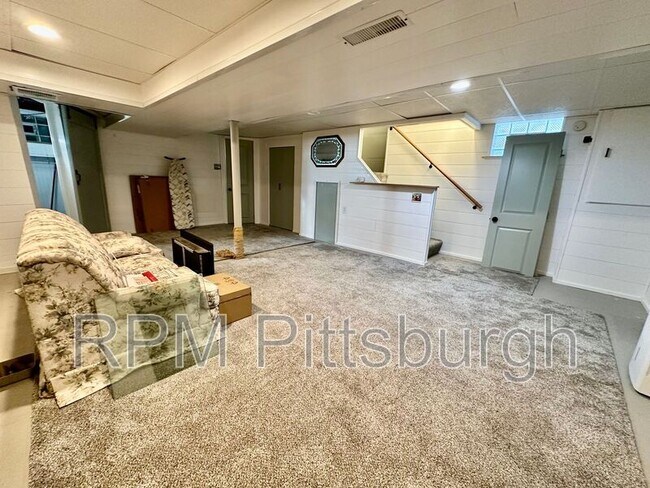 Building Photo - 1130 Downlook St