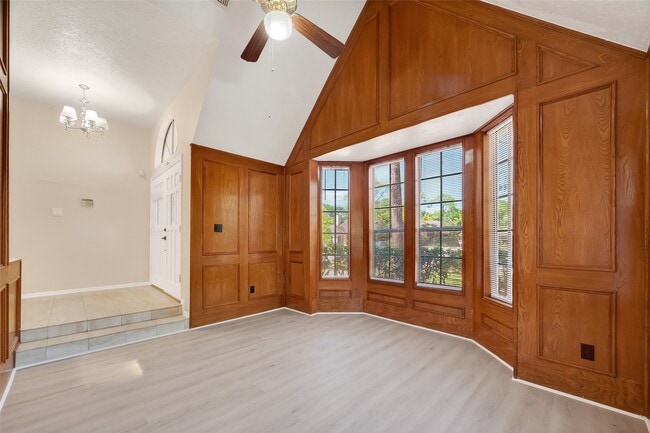 Building Photo - 814 Heathgate Dr