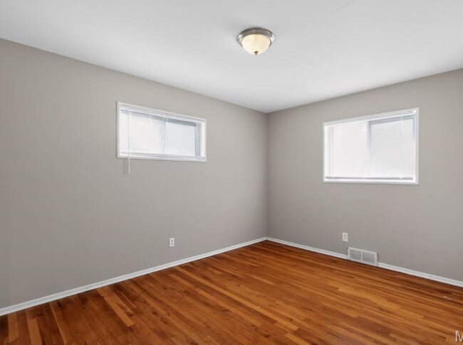 Building Photo - 296 Meadowcrest Dr
