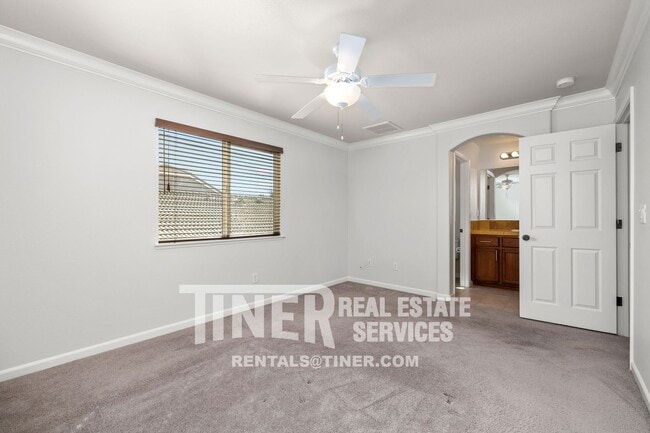 Building Photo - 1707 Grey Bunny Dr