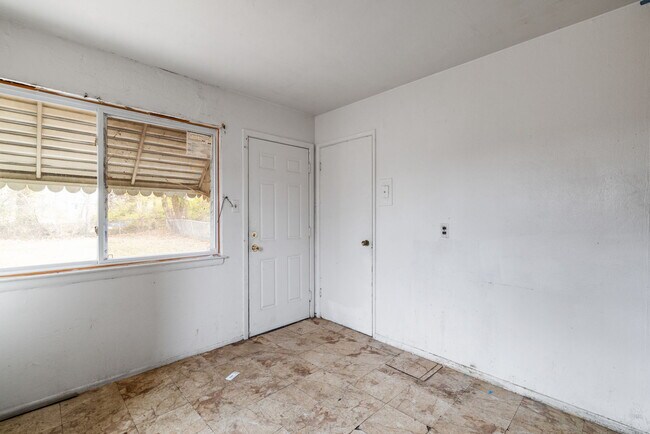 Building Photo - 2152 Erick Ave