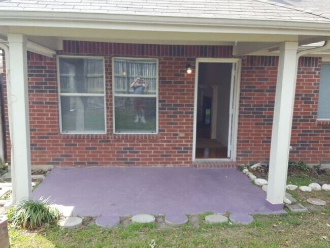 Building Photo - 6717 Dream Dust Dr