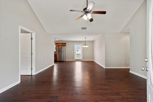 Building Photo - COMING SOON.....Adorable 3 Bedroom Home in Tullahoma!