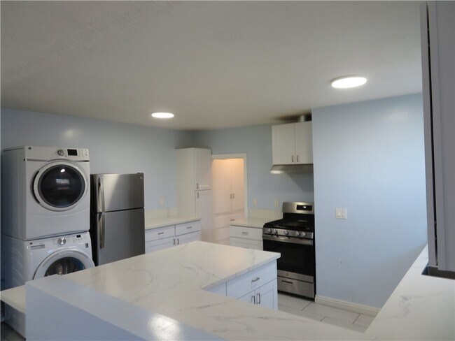 Building Photo - 3923 Normandie Ave