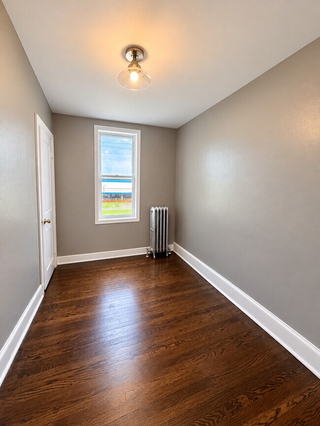 Building Photo - 6744 Linmore Ave