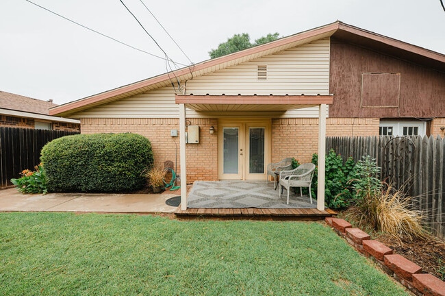 Building Photo - 6424 Amber Dr