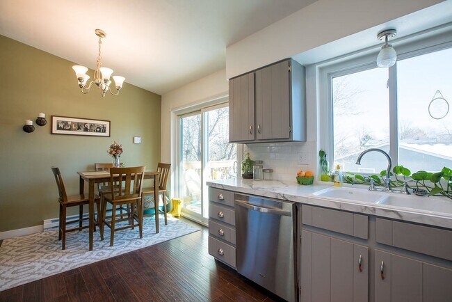Building Photo - Charming 3-Bedroom Home on a Spacious Corn...