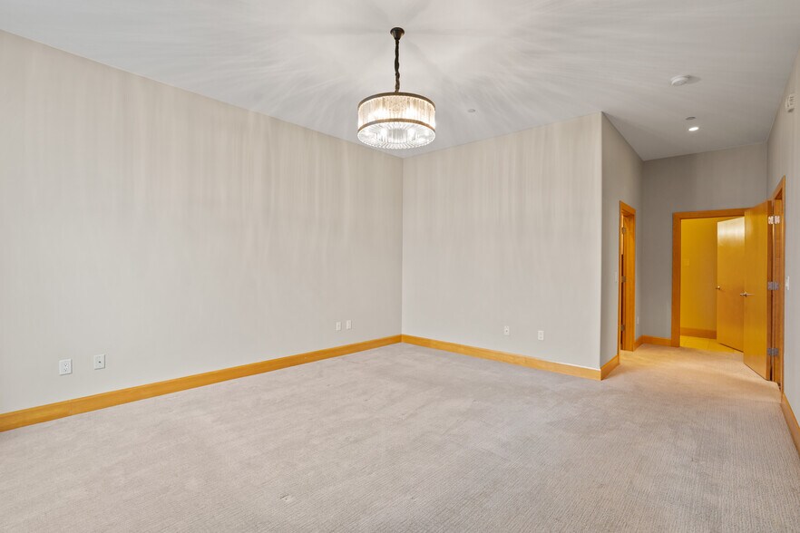 Primary Suite - 1111 N Marshall St