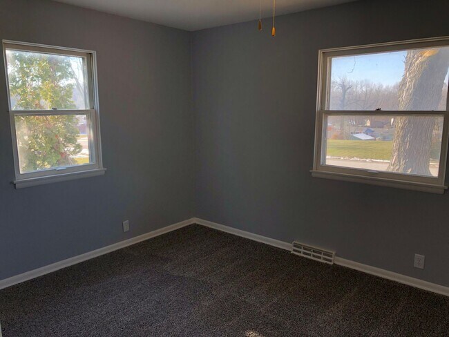 Building Photo - Newly Renovated House For Rent!