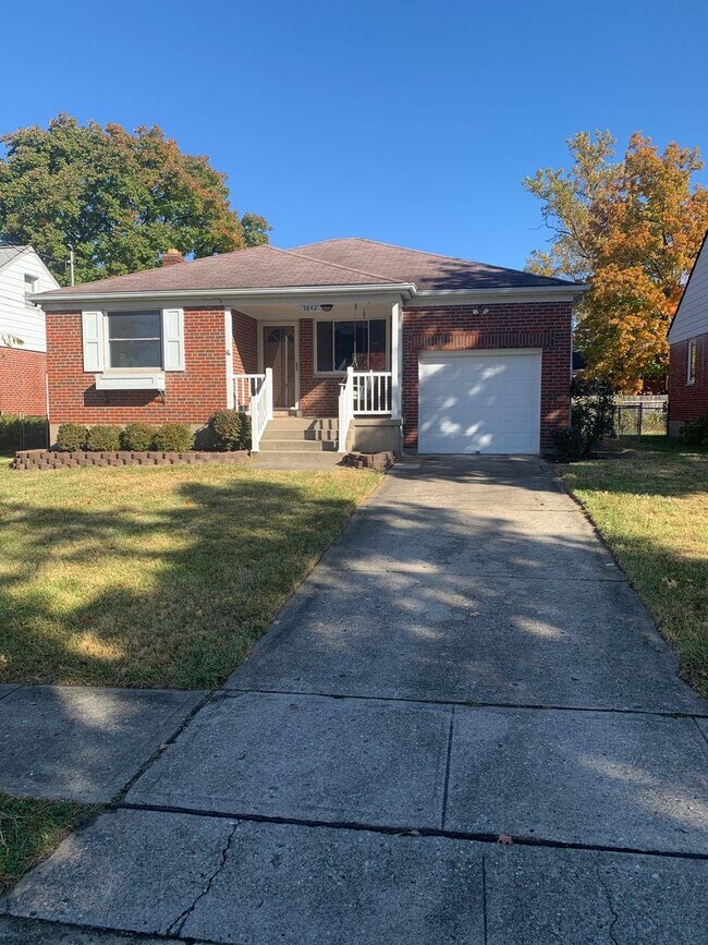 Primary Photo - Lovely Ranch Home with Hardwood Floors and...